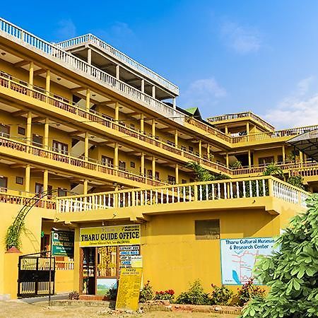 Hotel Nature Heritage Chitwan Bagian luar foto