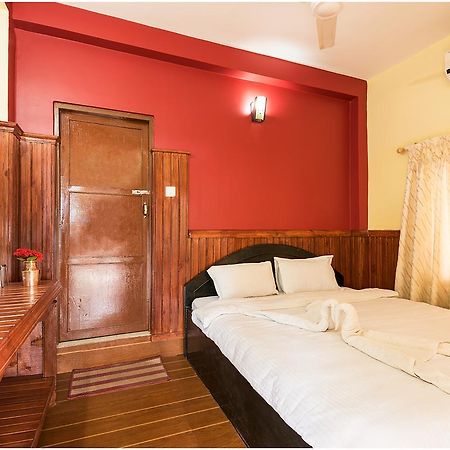 Hotel Nature Heritage Chitwan Bagian luar foto