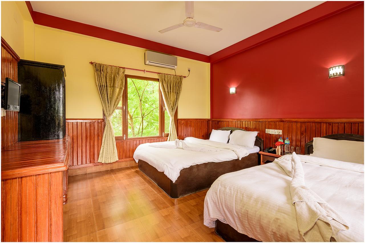 Hotel Nature Heritage Chitwan Bagian luar foto